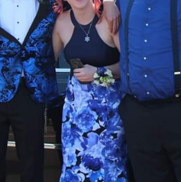 Prom dress - Picture 2 of 3